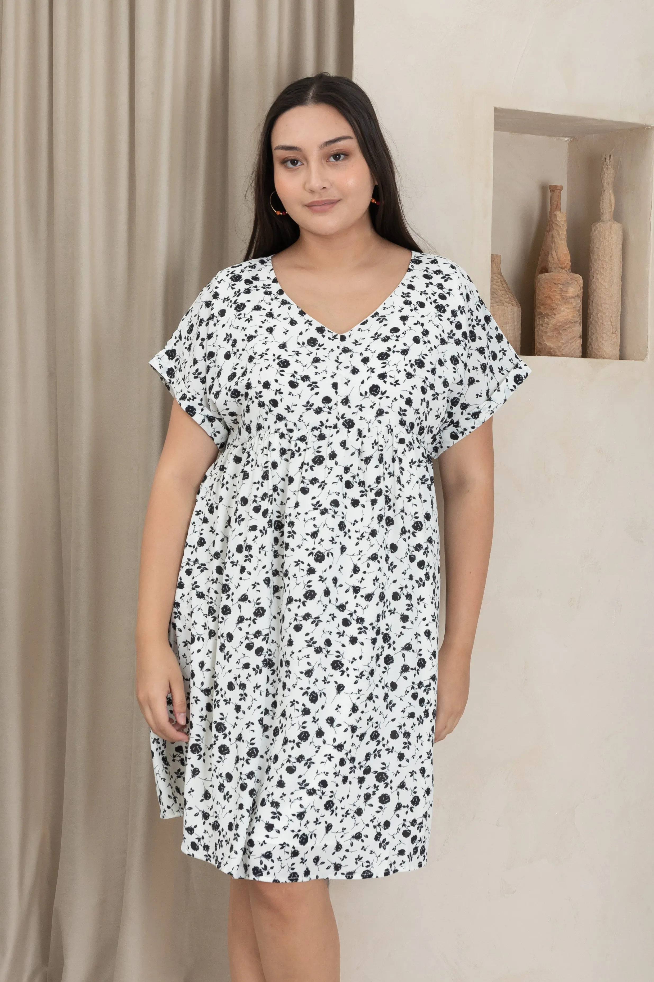 Hannah Babydoll Dress In White Floral