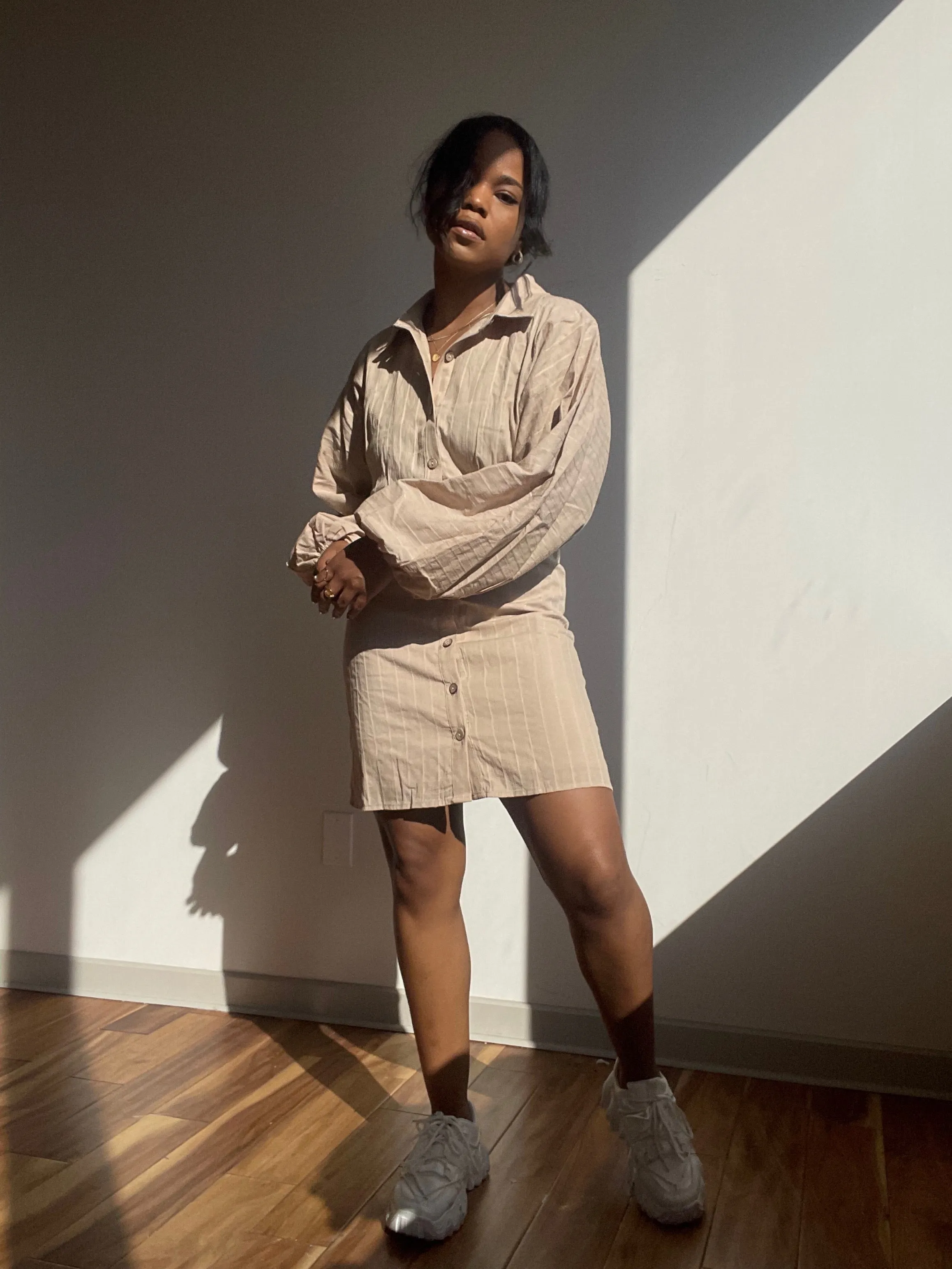 Lexi Button Down Balloon Sleeve Dress In Tan