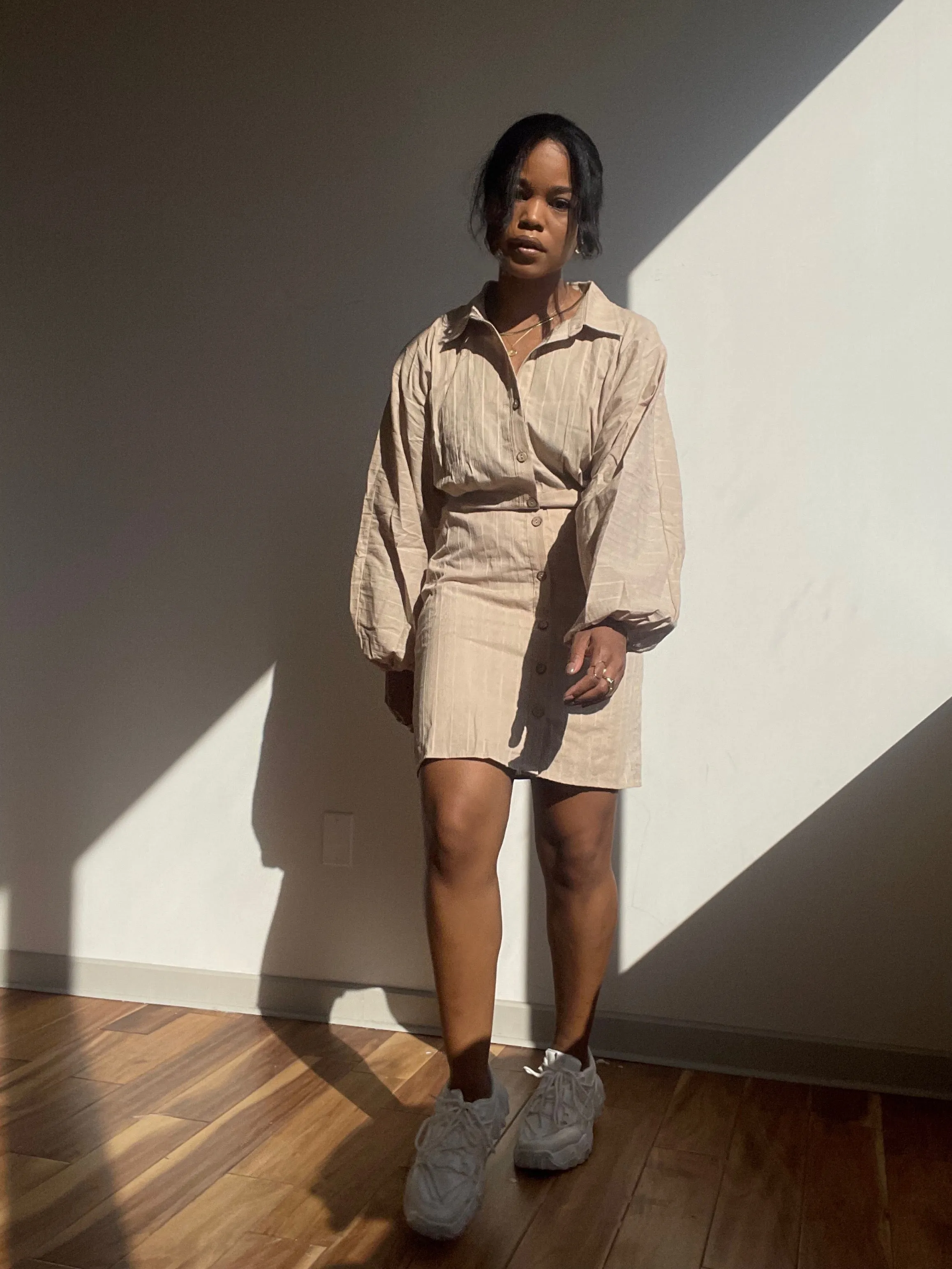 Lexi Button Down Balloon Sleeve Dress In Tan